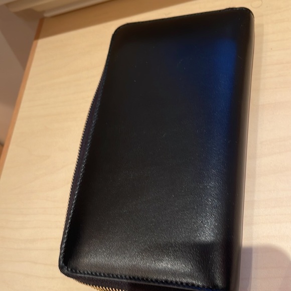 Gucci Leather Zip Around Wallet - Picture 4 of 7